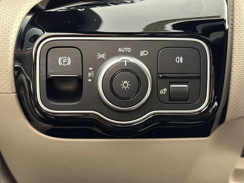 Used 2023 Mercedes-Benz CLA 250 image 31