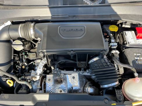 Used 2025 Jeep Compass Latitude image 32