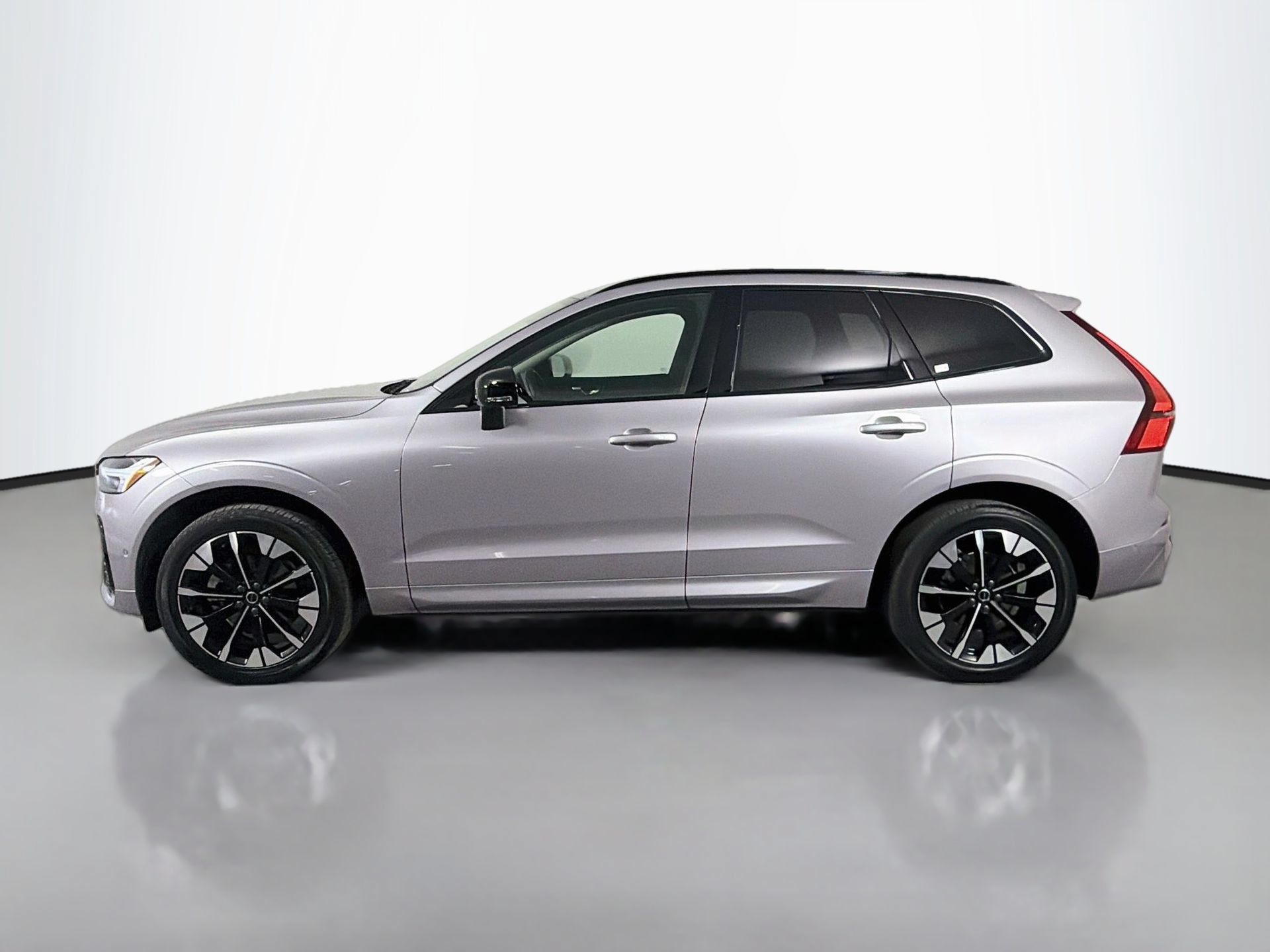 Certified 2026 Volvo XC60 B5 Plus AWD/4WD image 9