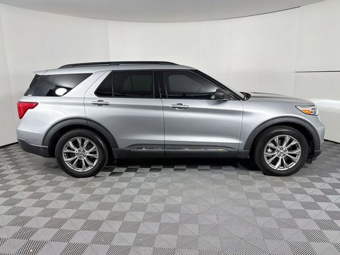 Used 2020 Ford Explorer XLT w/ Equipment Group 202A RWD image 8