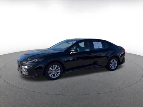 Used 2025 Toyota Camry LE image 8