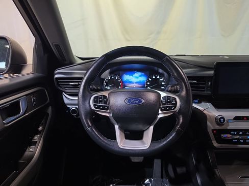 Used 2023 Ford Explorer XLT AWD/4WD image 11