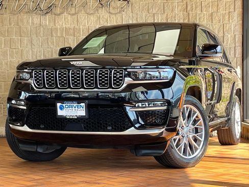 Used 2022 Jeep Grand Cherokee Summit w/ Advanced Protech Group IV AWD/4WD image 2