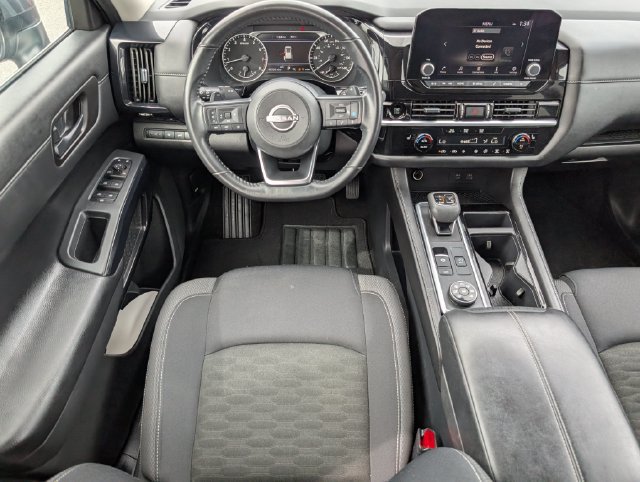 Used 2025 Nissan Pathfinder SV AWD/4WD image 8