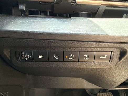 Used 2025 Nissan Ariya FWD image 25