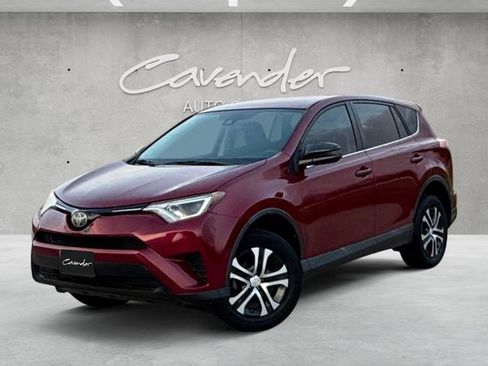 Used 2018 Toyota RAV4 LE image 1