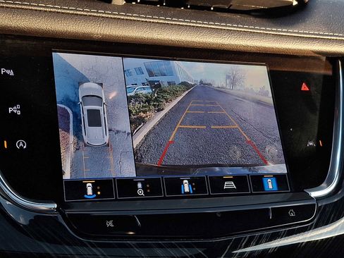 Used 2023 Cadillac XT6 Premium Luxury w/ Technology Package image 17