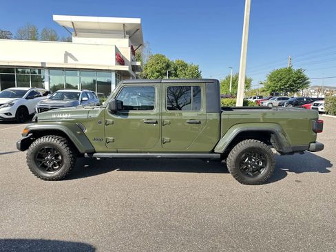Used 2021 Jeep Gladiator Sport image 3