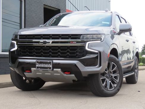 Used 2021 Chevrolet Tahoe Z71 w/ Luxury Package AWD/4WD image 7