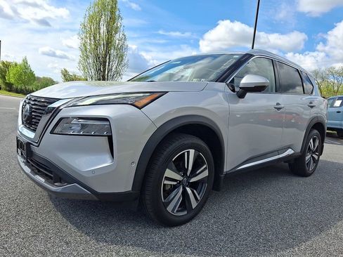 Used 2023 Nissan Rogue SL w/ SL Premium Package AWD/4WD image 3
