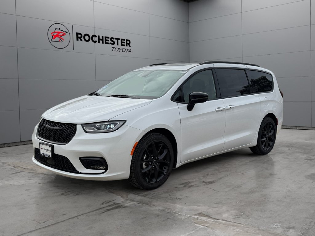 Used 2025 Chrysler Pacifica Limited FWD image 7