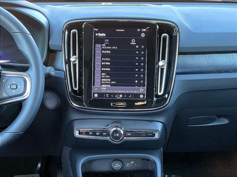 Used 2023 Volvo XC40 Recharge Ultimate w/ Protection Package Premier image 9
