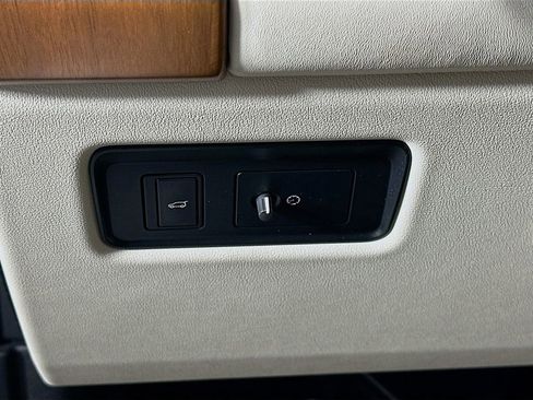 Used 2019 Land Rover Range Rover HSE image 15