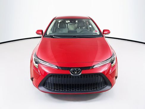Used 2021 Toyota Corolla LE image 3