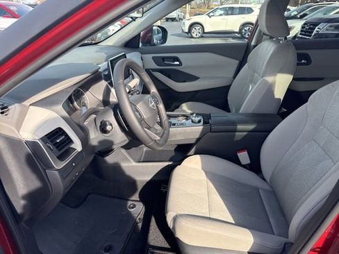 Used 2025 Nissan Rogue SV image 10