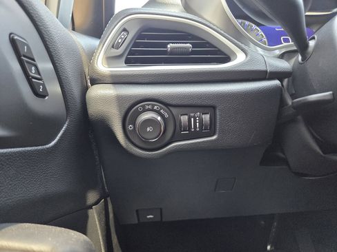 New 2026 Chrysler Pacifica Select FWD image 36