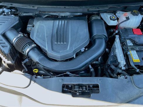 Used 2025 Chevrolet Traverse LT FWD image 10