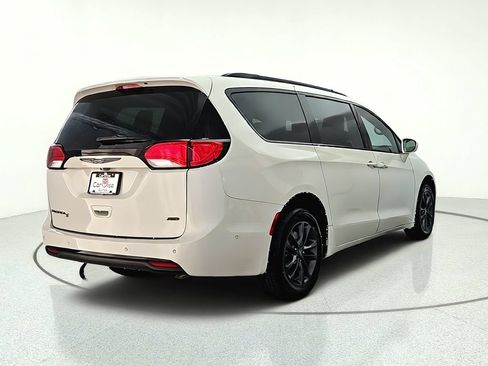 Used 2020 Chrysler Pacifica Touring-L w/ Advanced Safetytec Group AWD/4WD image 7