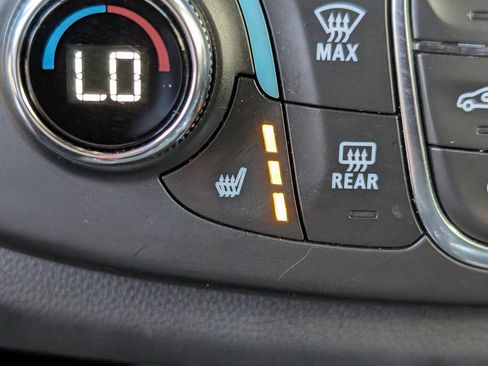 Used 2023 Chevrolet Traverse Premier image 36