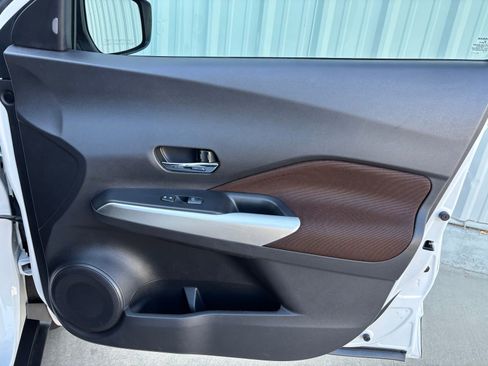 Used 2020 Nissan Kicks SR w/ Exterior Package image 33