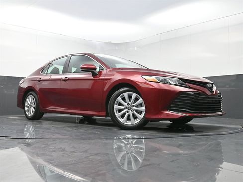 Used 2020 Toyota Camry LE image 24