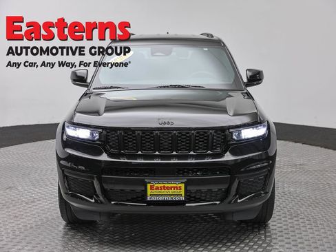 Used 2023 Jeep Grand Cherokee L Laredo AWD/4WD image 2