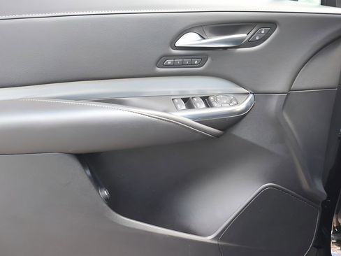 Used 2023 Cadillac XT4 Premium Luxury image 10