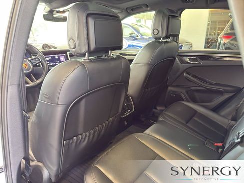 Used 2023 Porsche Macan AWD/4WD image 28