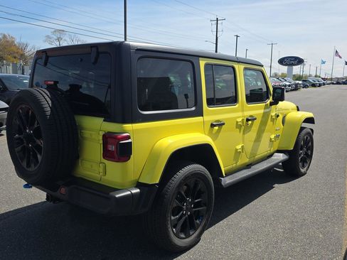 Used 2023 Jeep Wrangler Unlimited Sahara w/ Cold Weather Group AWD/4WD image 15