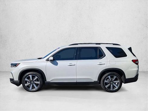 Used 2025 Honda Pilot Touring image 9