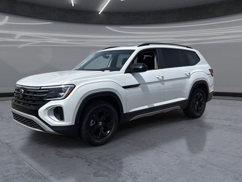 New 2026 Volkswagen Atlas Peak Edition AWD/4WD image 3