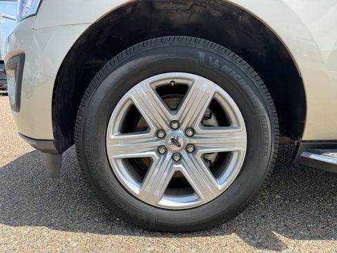 Used 2018 Ford Expedition XLT w/ Equipment Group 202A RWD image 7