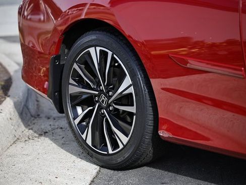 Used 2017 Honda Accord EX-L image 10