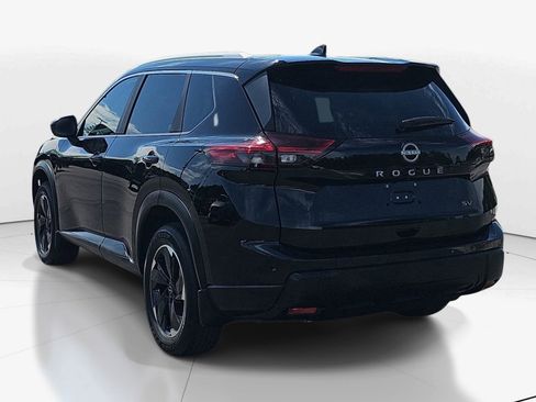 Used 2024 Nissan Rogue SV w/ SV Premium Package FWD image 6