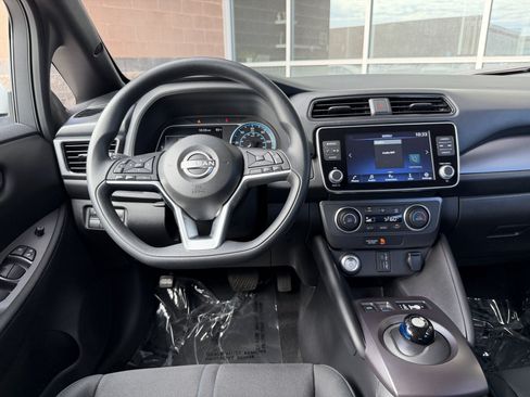 Used 2025 Nissan Leaf S FWD image 16
