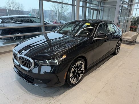 New 2026 BMW 530i xDrive w/ Premium Package image 3