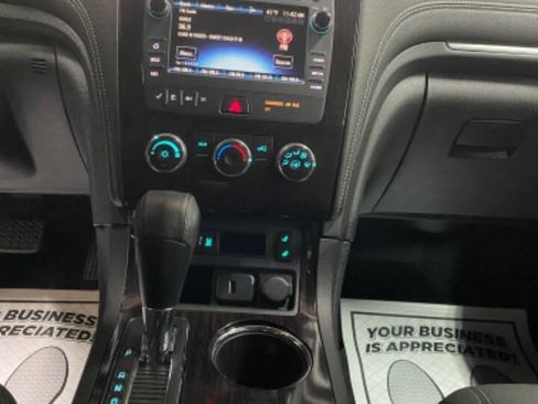 Used 2017 Chevrolet Traverse LT w/ Style and Technology Package image 13