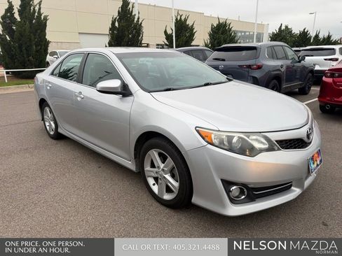 Used 2014 Toyota Camry SE FWD image 3