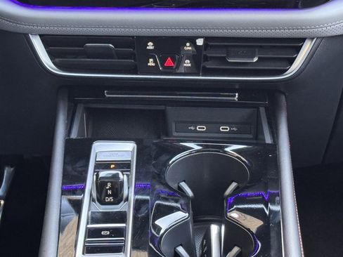 Used 2024 Volkswagen Atlas Peak Edition SE image 46