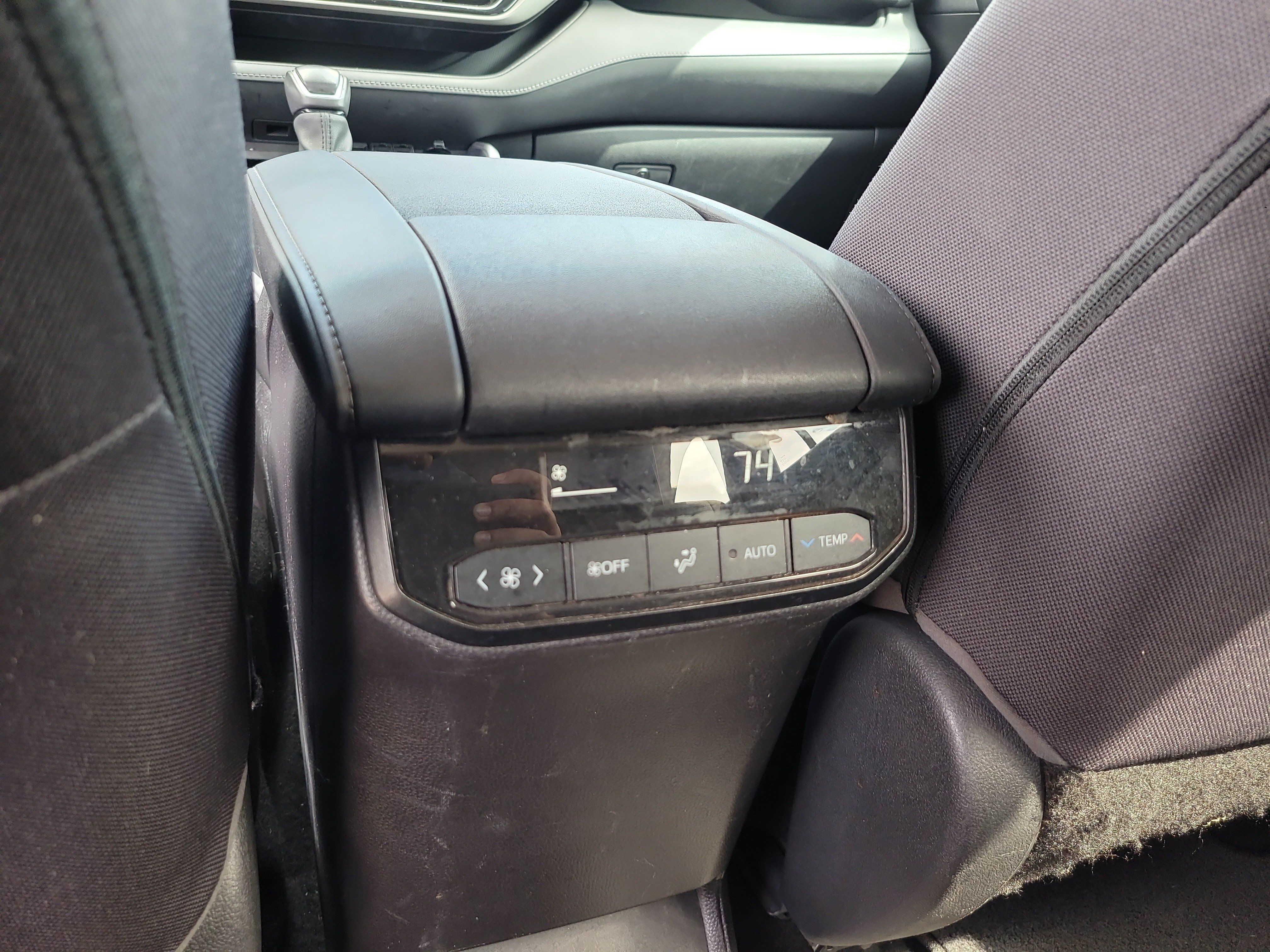 Used 2021 Toyota Highlander LE FWD image 13