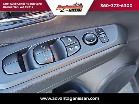 Used 2023 Nissan Kicks SV image 9