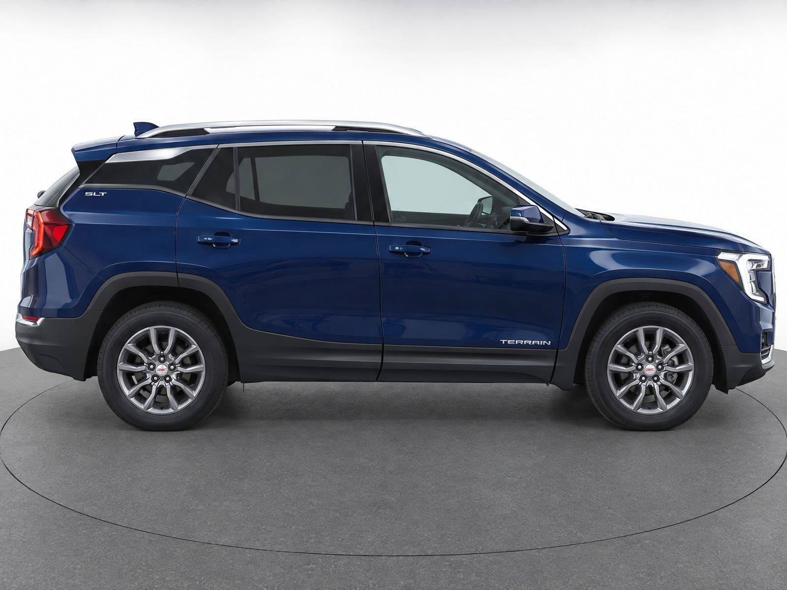 Used 2022 GMC Terrain SLT w/ Infotainment Package II AWD/4WD image 8