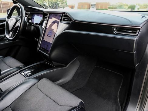 Used 2018 Tesla Model X 75D image 15