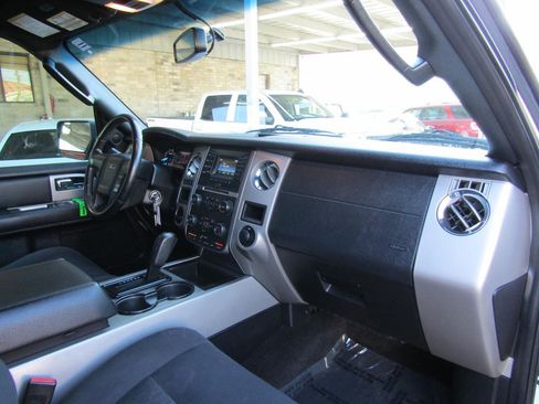 Used 2016 Ford Expedition XLT image 12