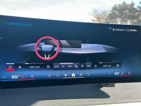 Used 2025 BMW iX M60 image 40