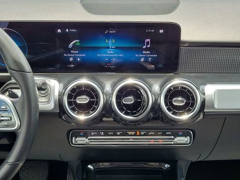 Used 2022 Mercedes-Benz GLB 250 image 17
