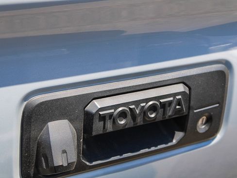 Used 2020 Toyota Tacoma TRD Off-Road w/ Technology Package AWD/4WD image 16