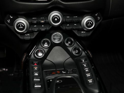 Used 2019 Aston Martin V8 Vantage Coupe RWD image 42
