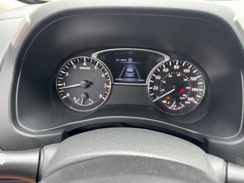 Used 2018 Nissan Pathfinder SV image 43