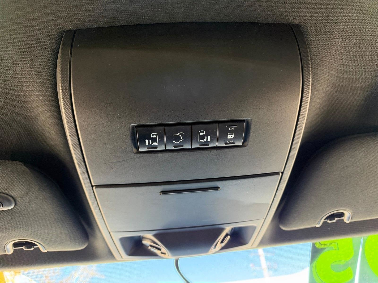 Used 2017 Dodge Grand Caravan SXT w/ Driver Convenience Group FWD image 16